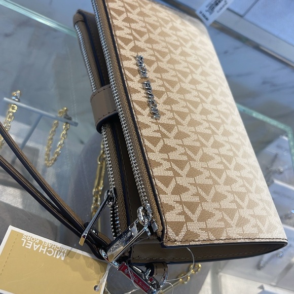 MICHAEL KORS
Jet Set Large Logo Signature Double-Zip Wristlet-Wallet-Phone Case - Picture 7 of 16